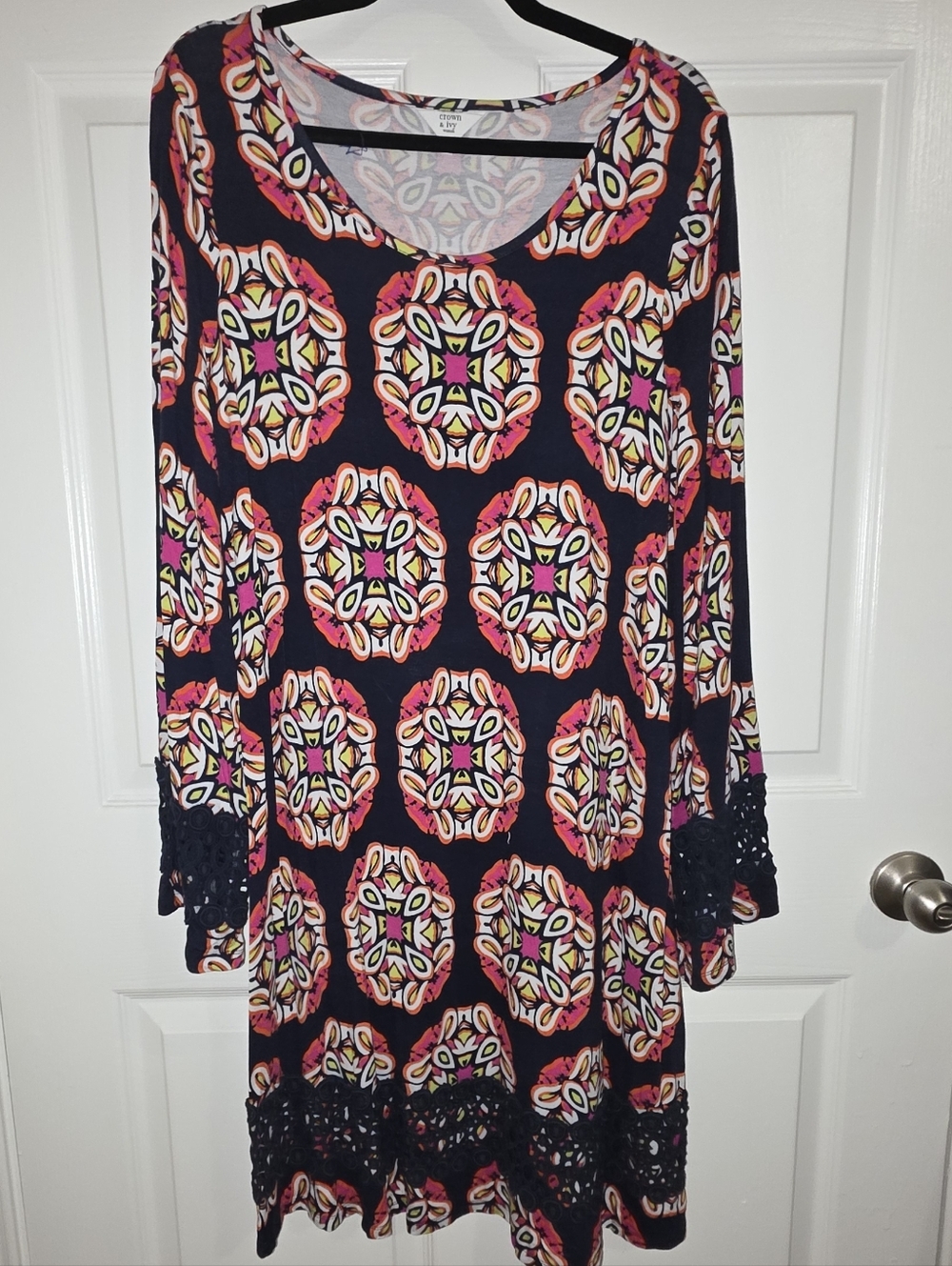 crown & ivy 1X Navy Long Sleeve Shift Dress with Pink Medallion Print